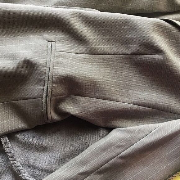 Talbots Wool/Silk Gray PinStriped Blazer 14P Dry Cleaned Pre-Owned - Picture 8 of 8
